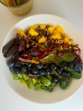 Saladas para reeducação alimentar - Laura Oliveira